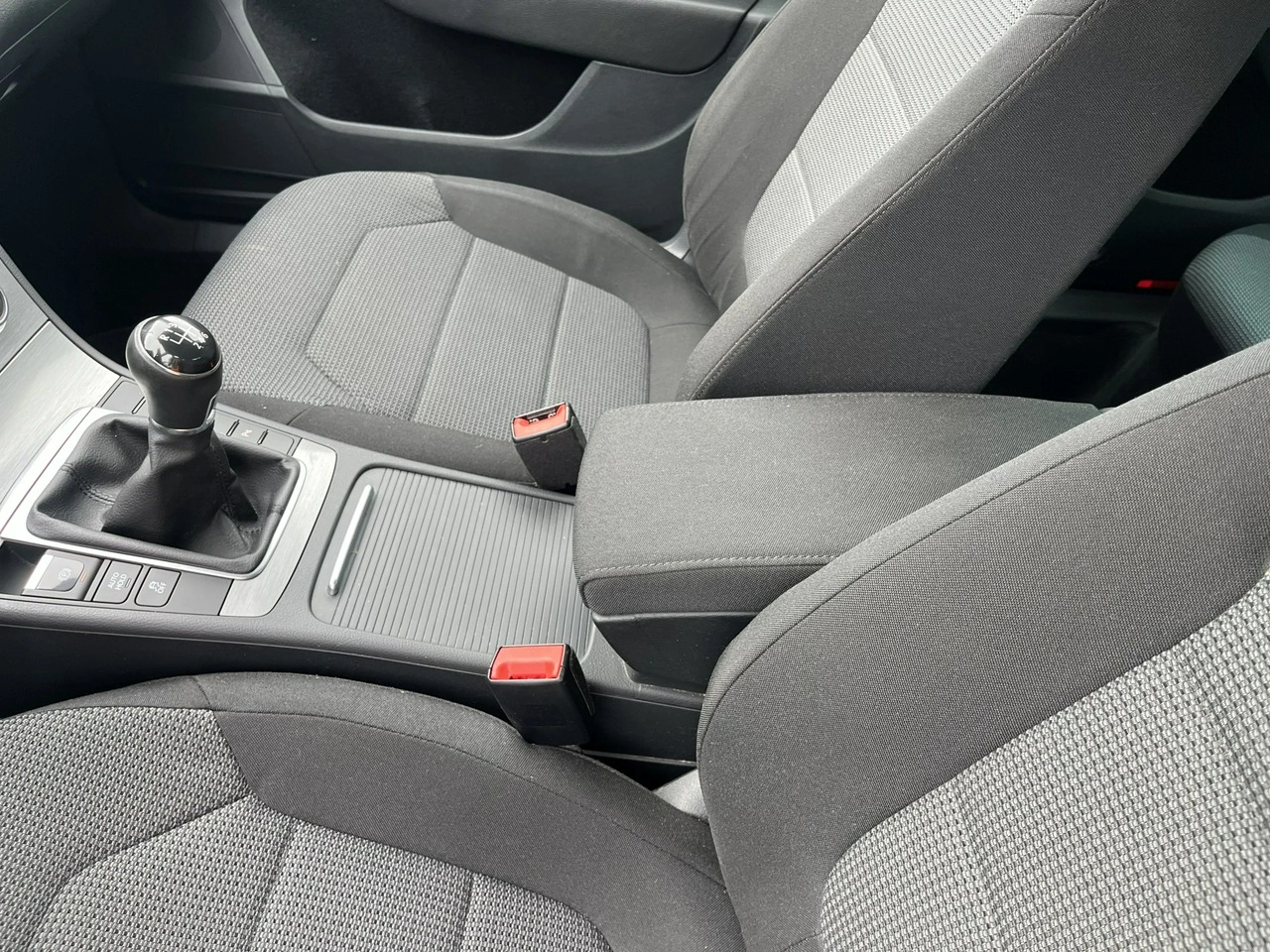Volkswagen Passat - Zdjęcie 24