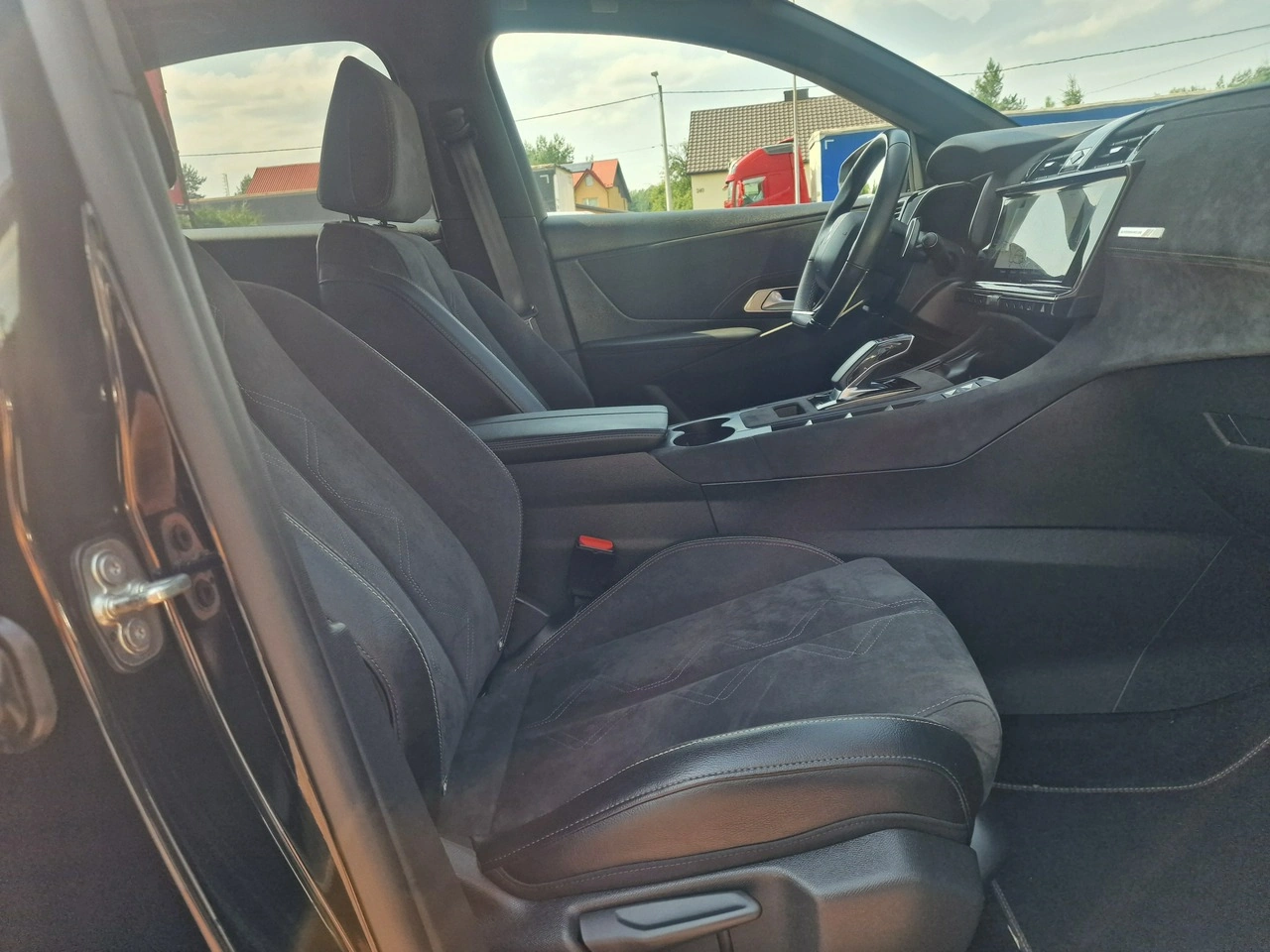 DS Automobiles DS 7 Crossback - Zdjęcie 19