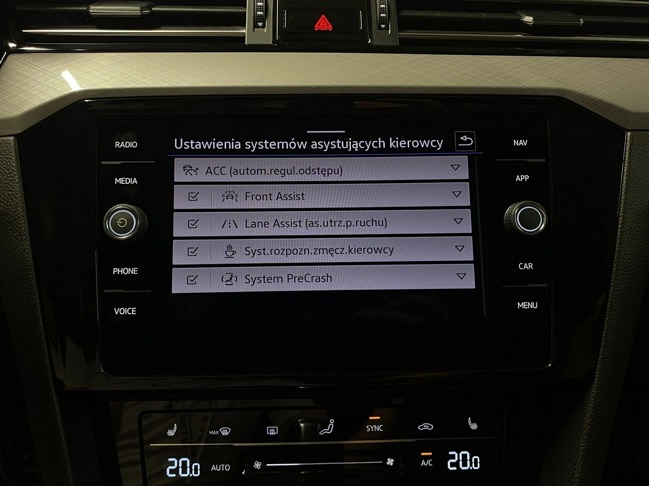 Volkswagen Passat Variant - Zdjęcie 31