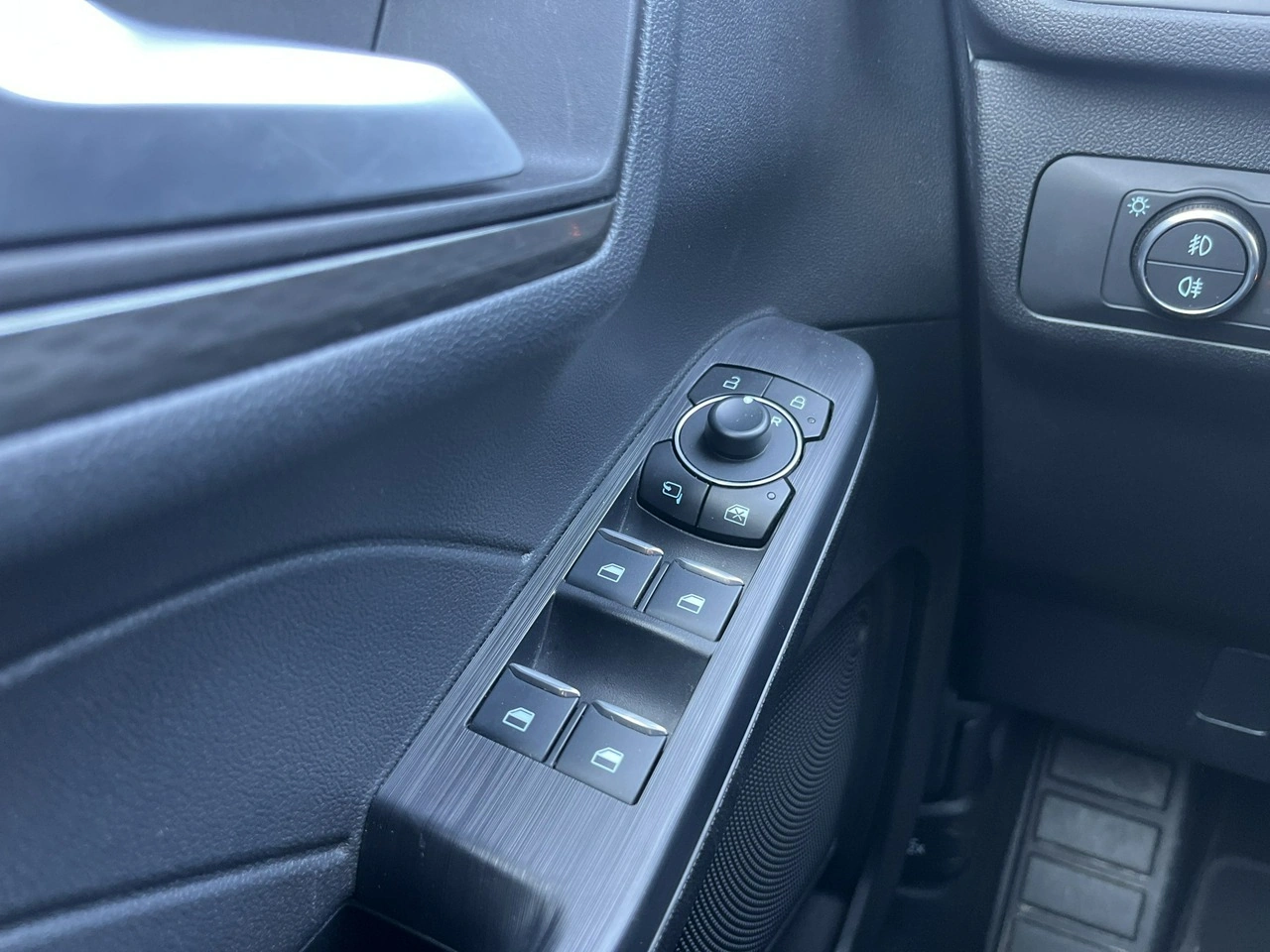Ford Kuga - Zdjęcie 29