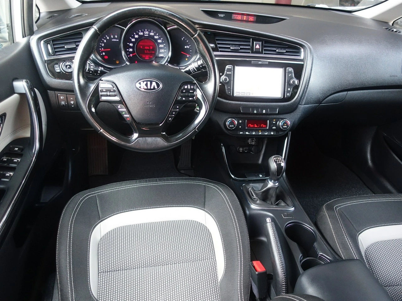 Kia Ceed - Zdjęcie 9