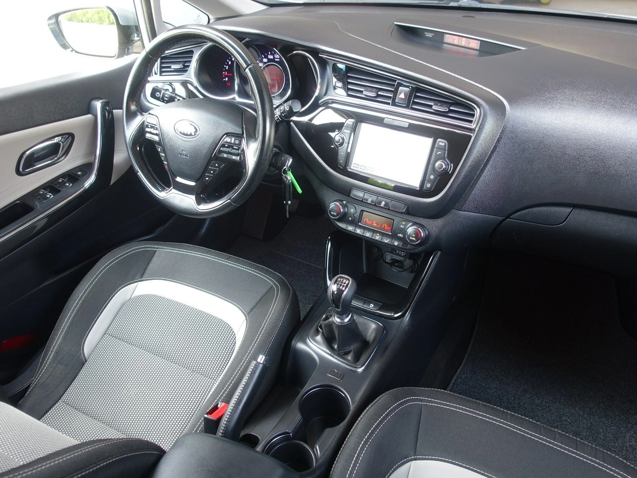 Kia Ceed - Zdjęcie 10