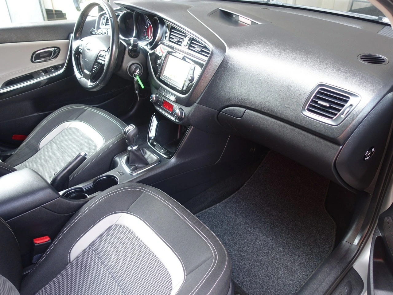 Kia Ceed - Zdjęcie 11