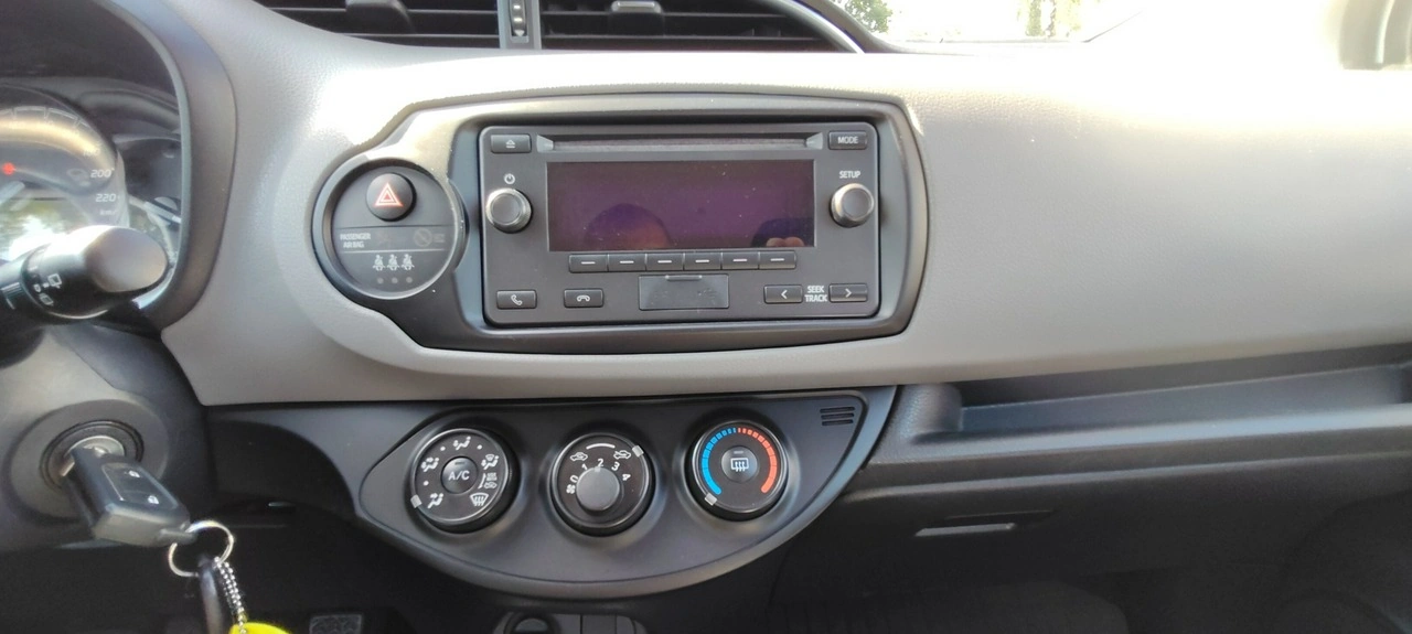 Toyota Yaris - Zdjęcie 9