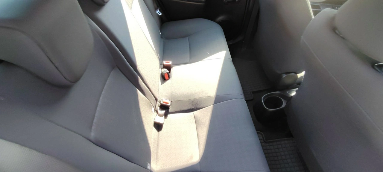 Toyota Yaris - Zdjęcie 10