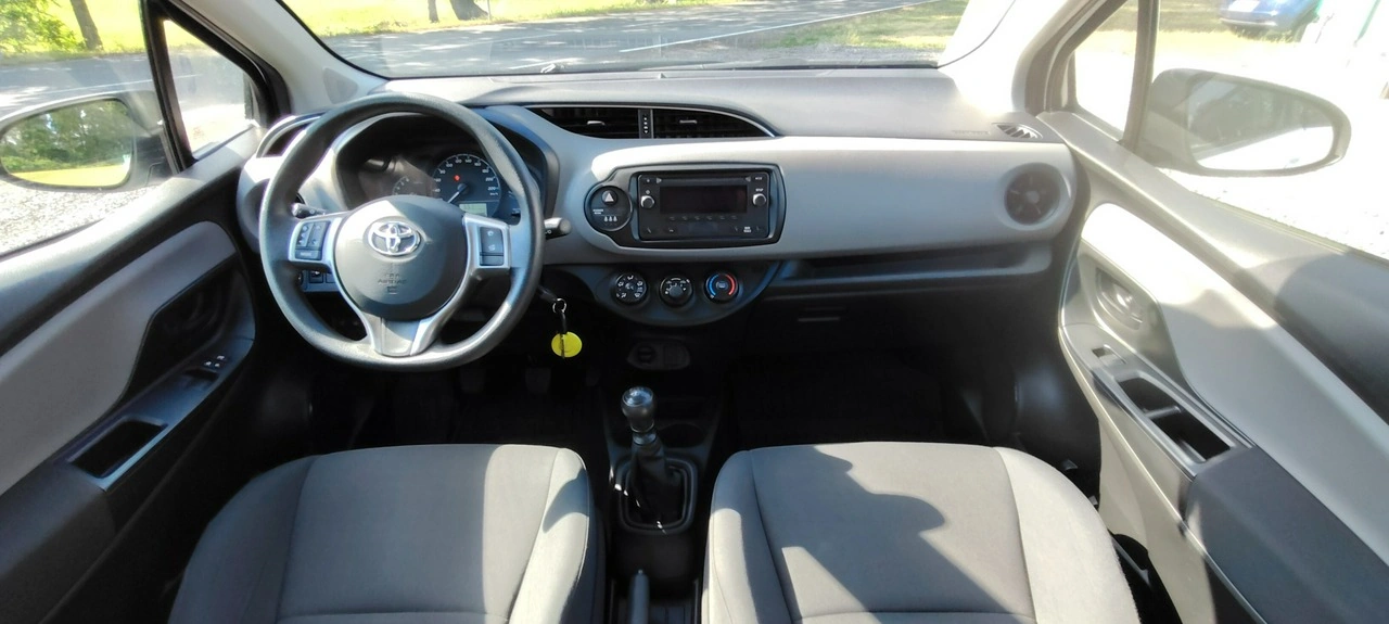 Toyota Yaris - Zdjęcie 7