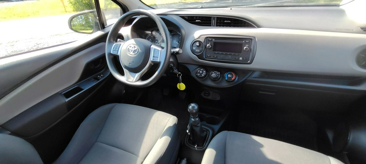 Toyota Yaris - Zdjęcie 8
