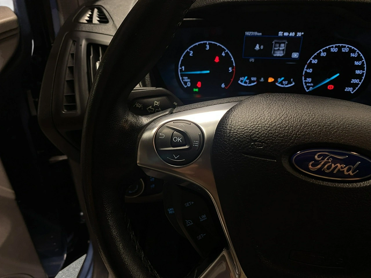 Ford Grand Tourneo Connect - Zdjęcie 20