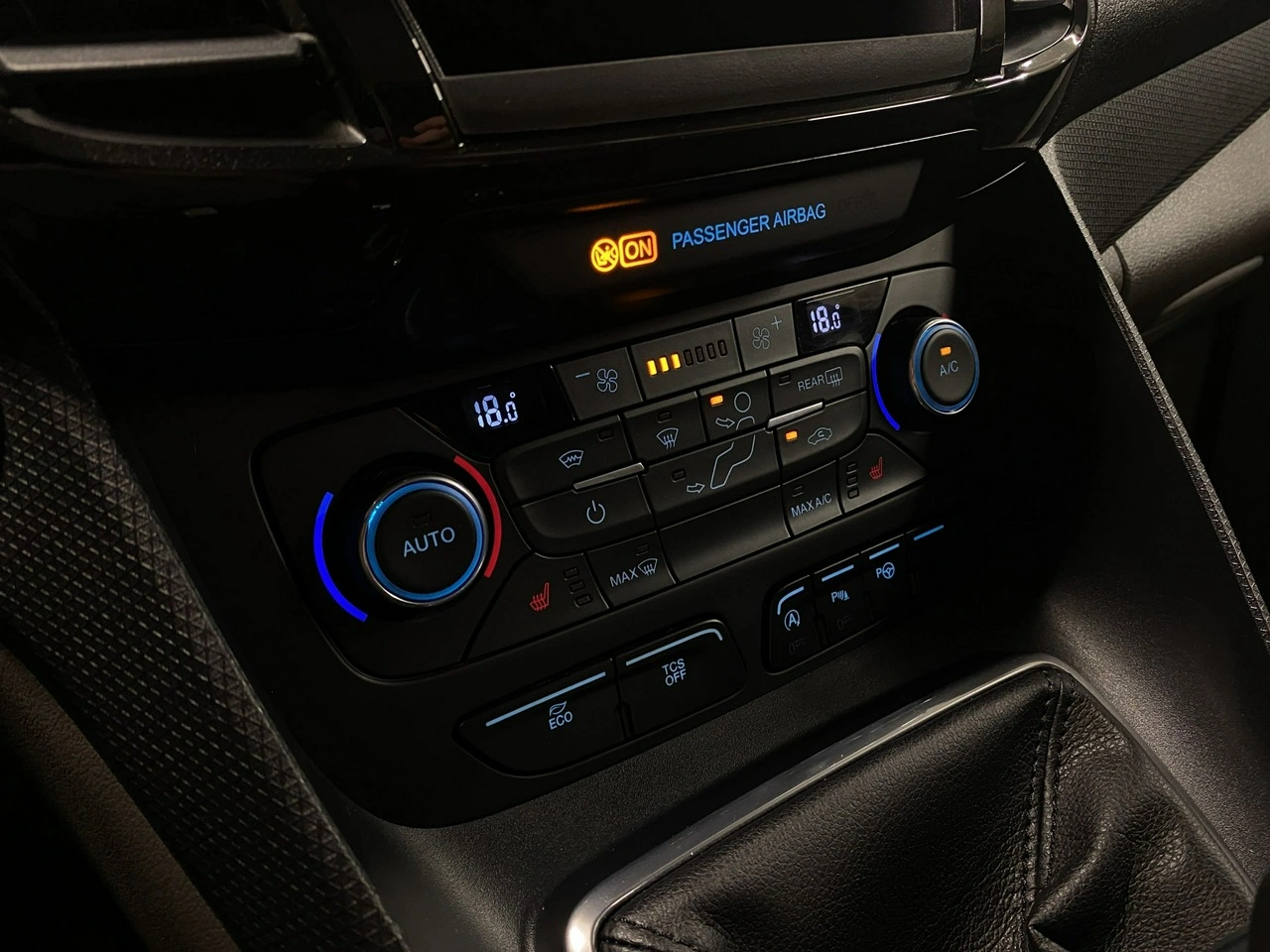 Ford Grand Tourneo Connect - Zdjęcie 34