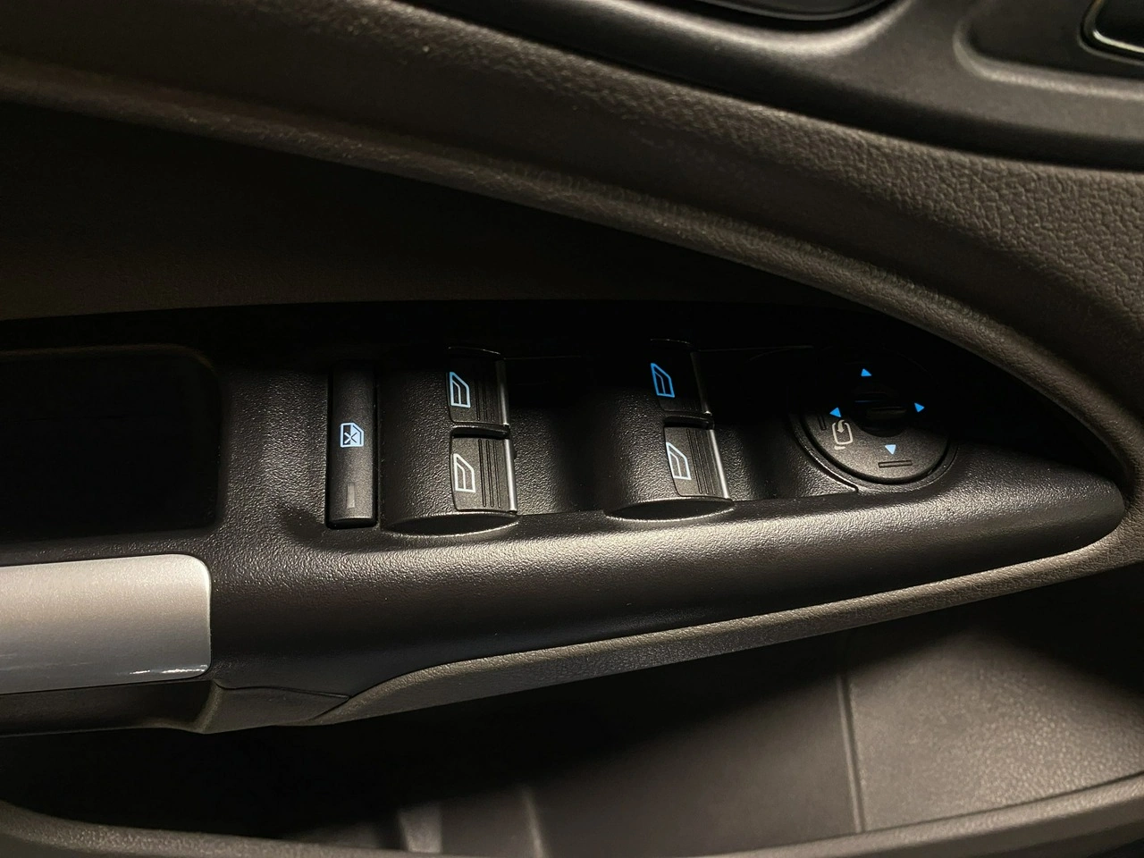 Ford Grand Tourneo Connect - Zdjęcie 37