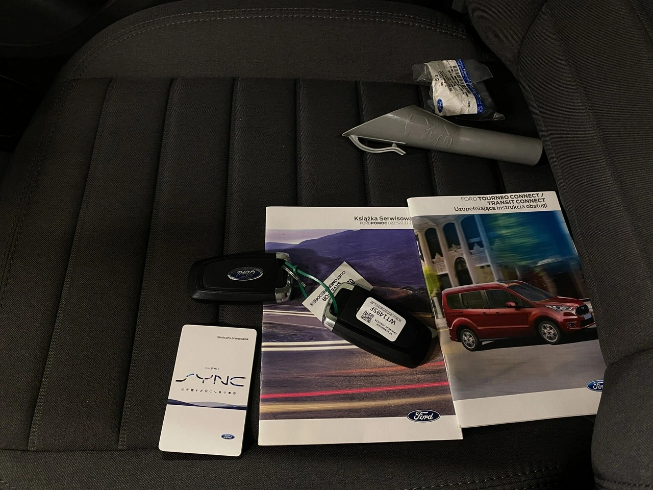 Ford Grand Tourneo Connect - Zdjęcie 39