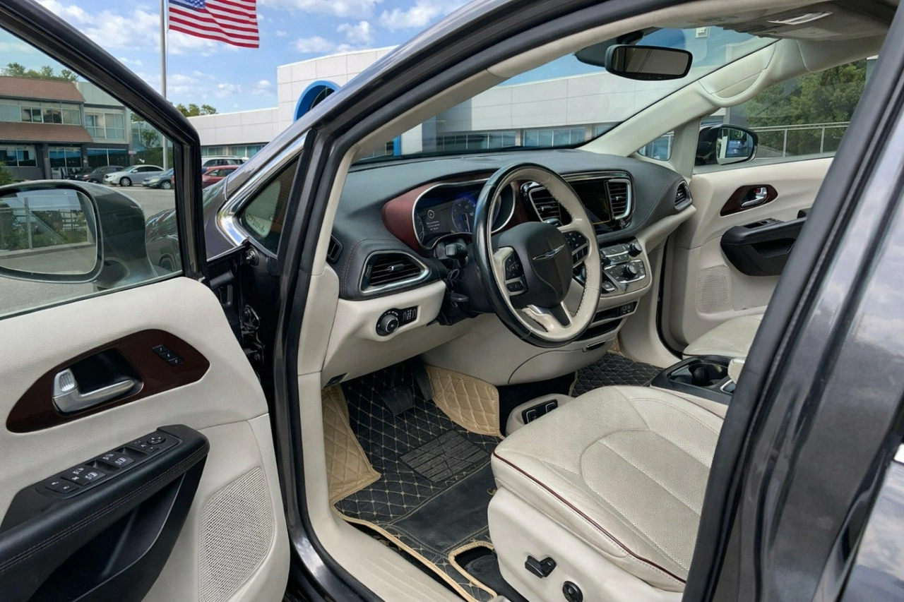 Chrysler Pacifica - Zdjęcie 2