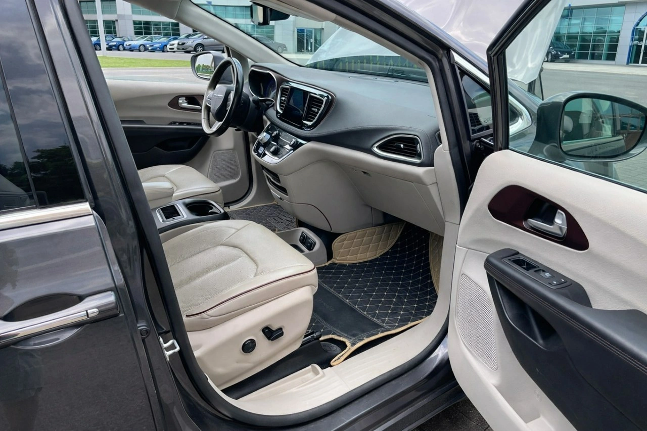 Chrysler Pacifica - Zdjęcie 8