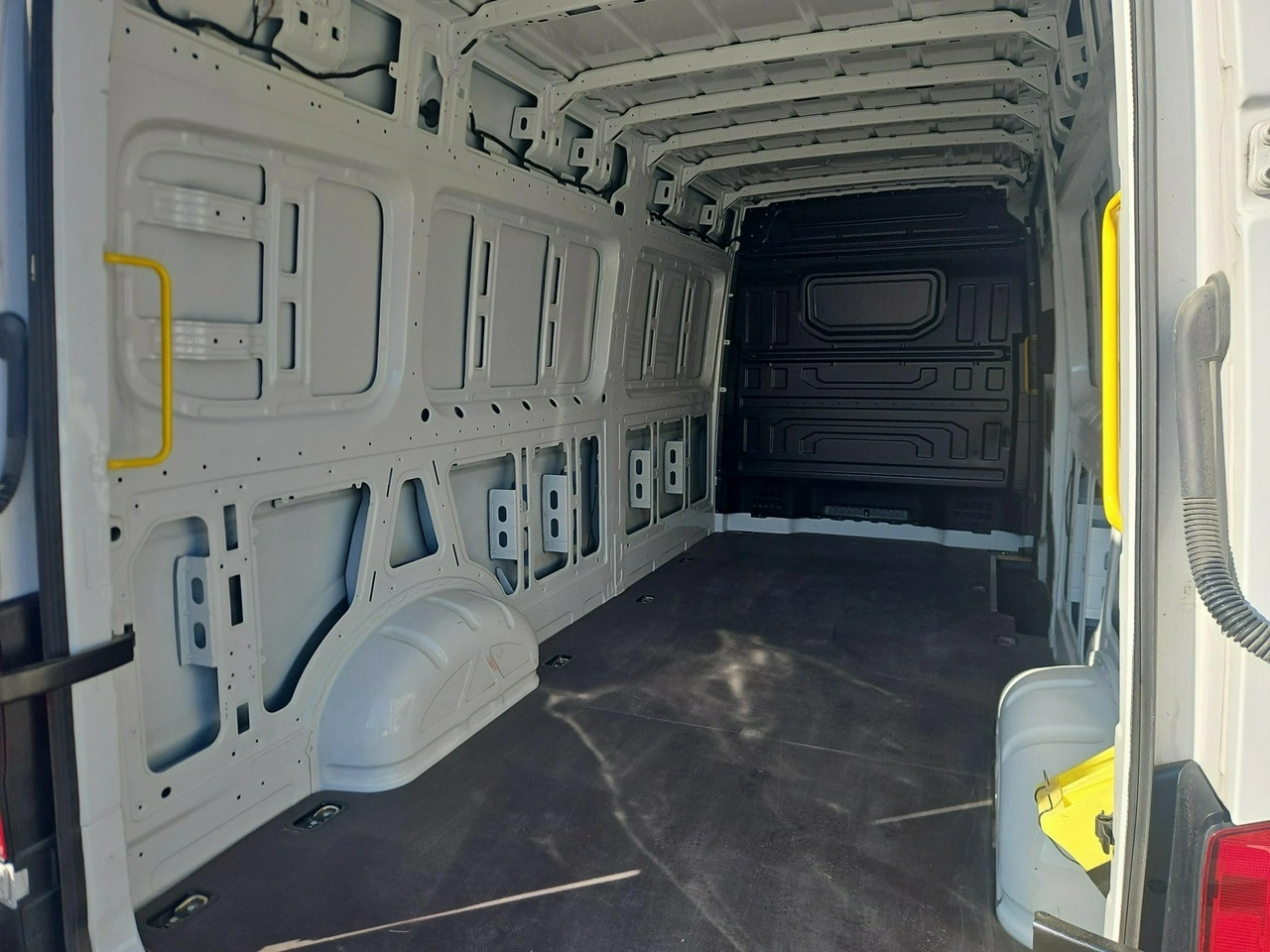 Volkswagen Crafter - Zdjęcie 11
