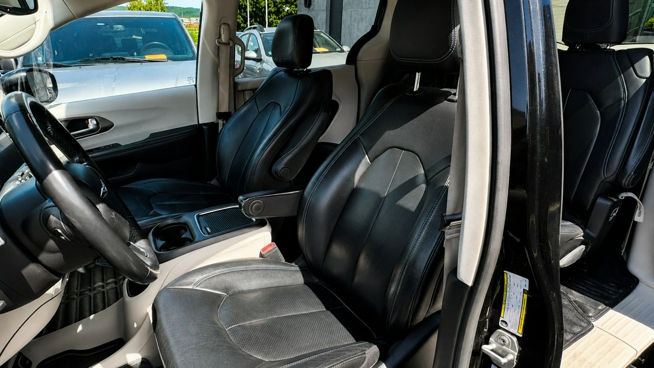 Chrysler Pacifica - Zdjęcie 10