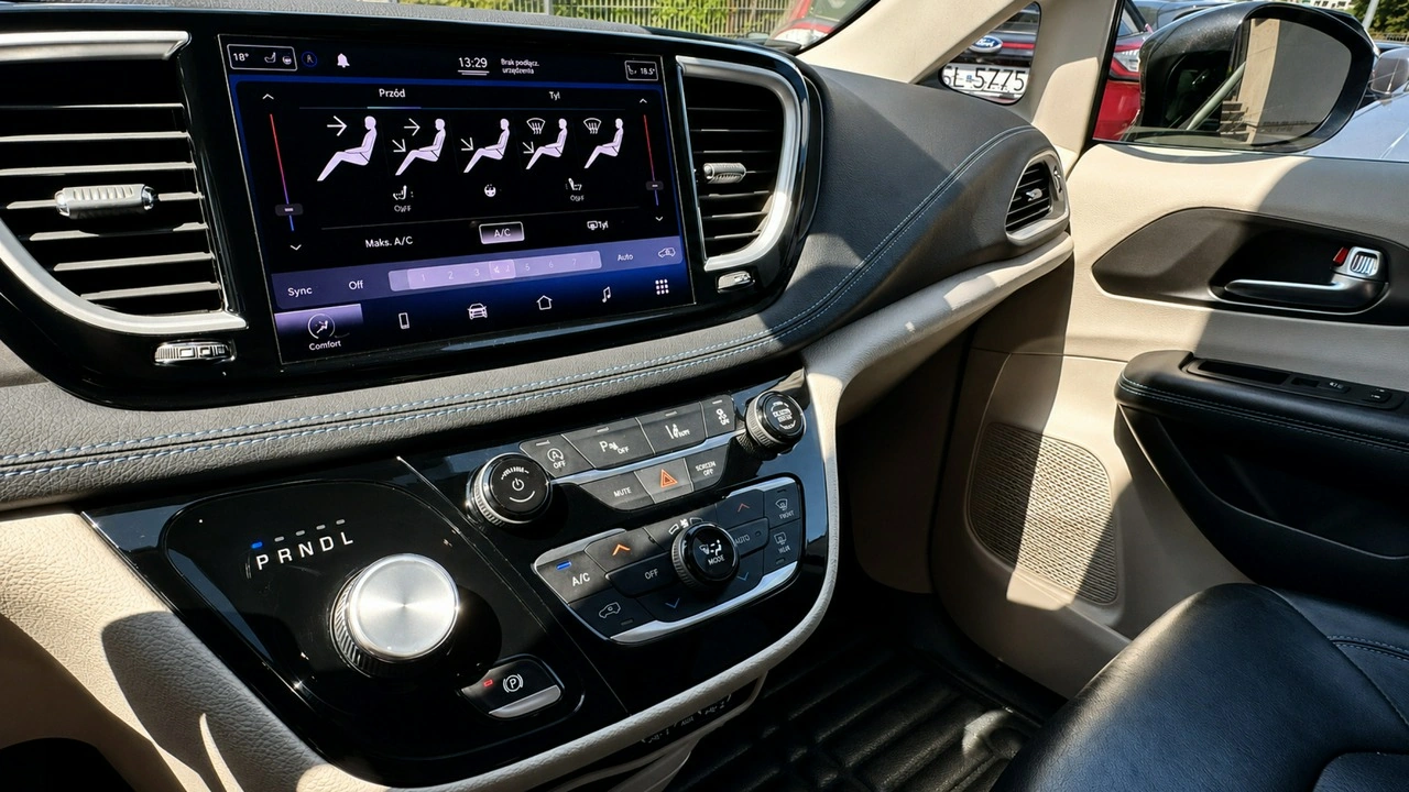 Chrysler Pacifica - Zdjęcie 15
