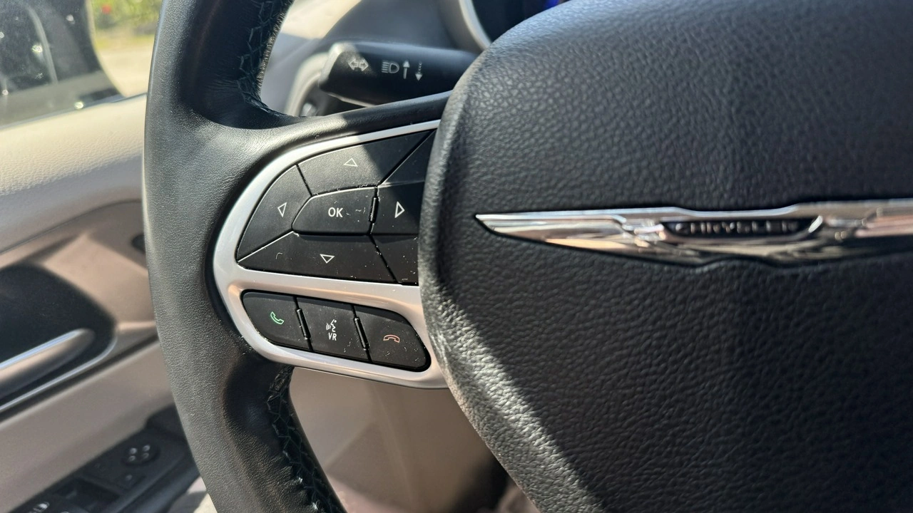 Chrysler Pacifica - Zdjęcie 17