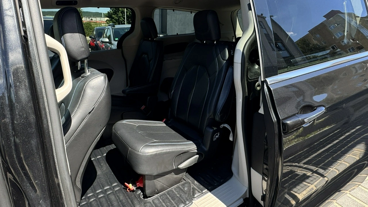 Chrysler Pacifica - Zdjęcie 24