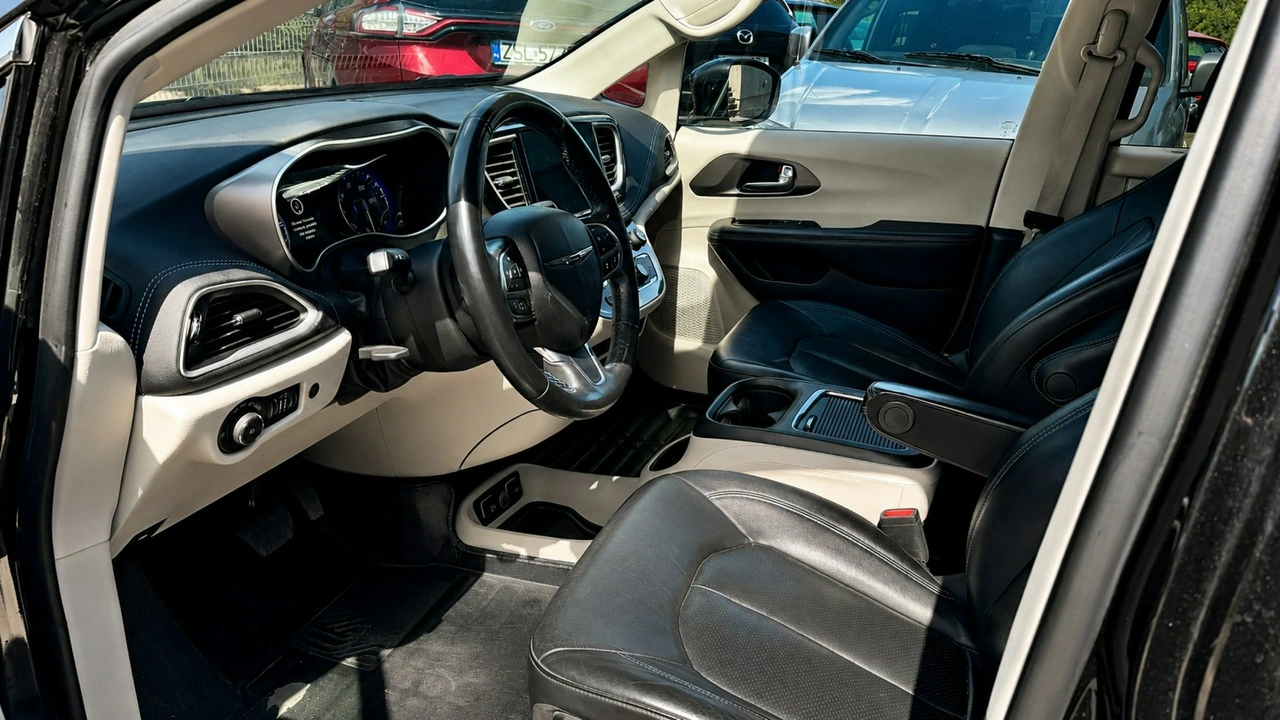 Chrysler Pacifica - Zdjęcie 6