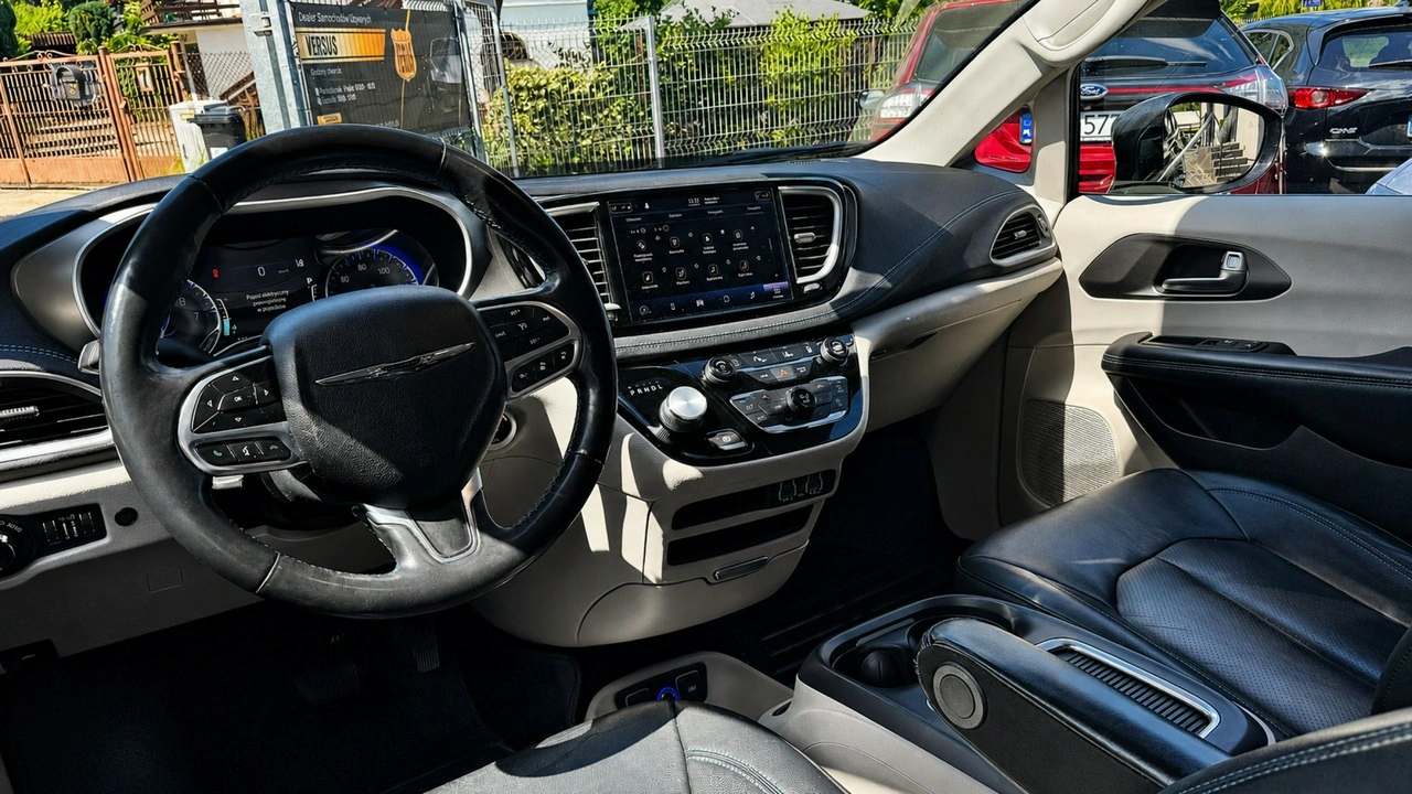 Chrysler Pacifica - Zdjęcie 8