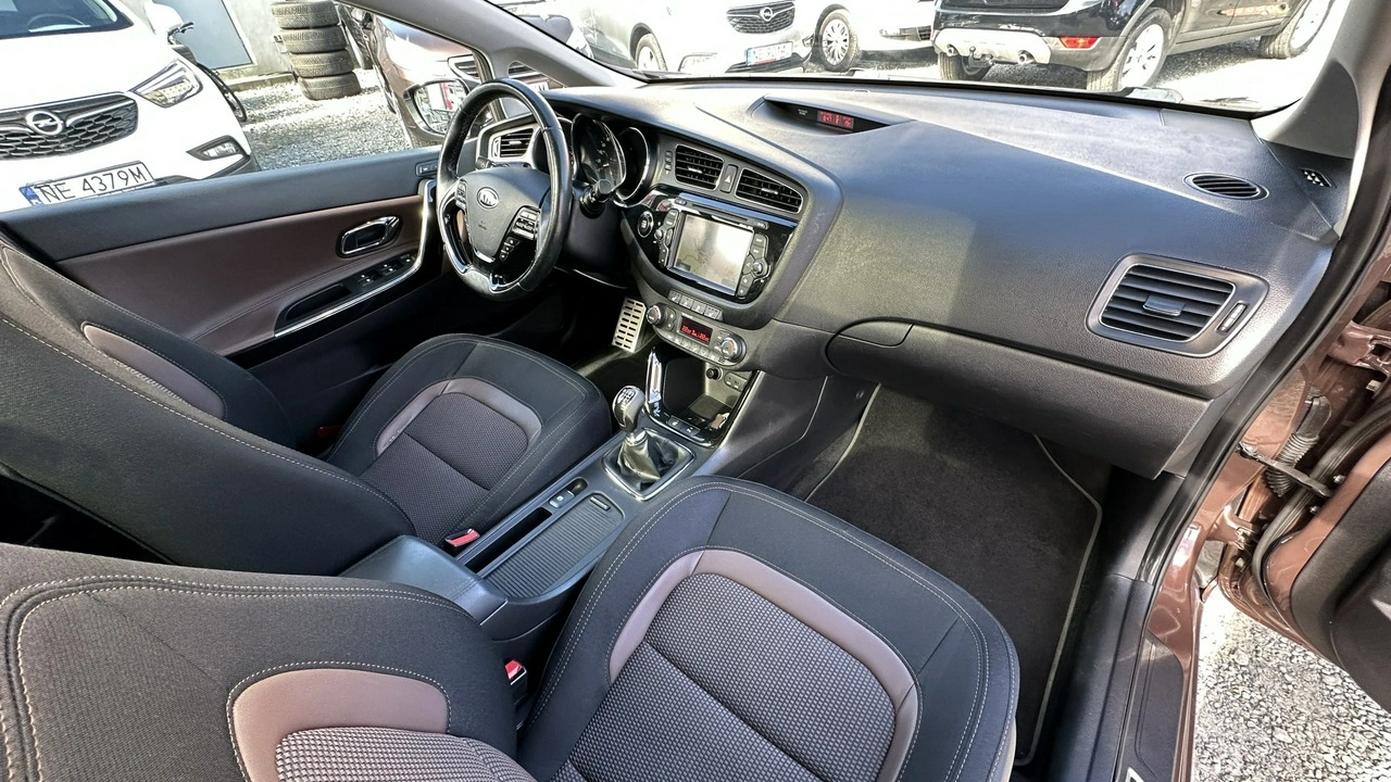 Kia Ceed - Zdjęcie 17