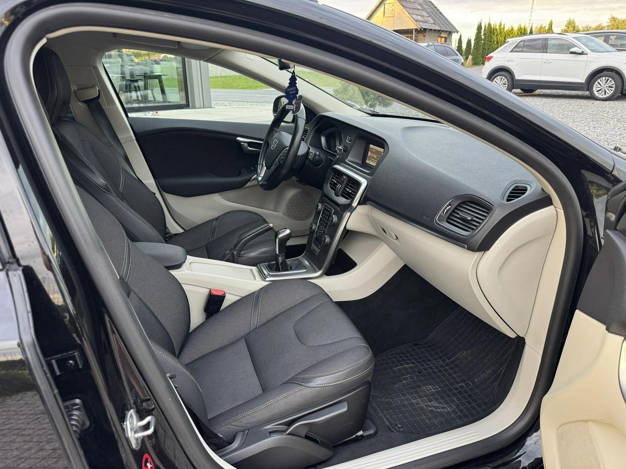 Volvo V40 Cross Country - Zdjęcie 14