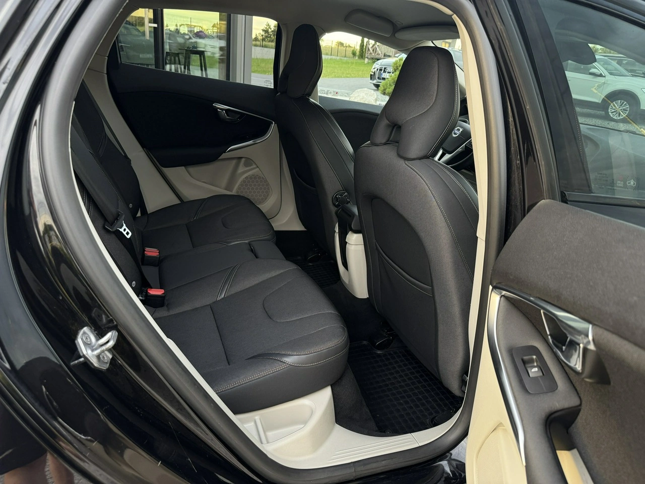 Volvo V40 Cross Country - Zdjęcie 17