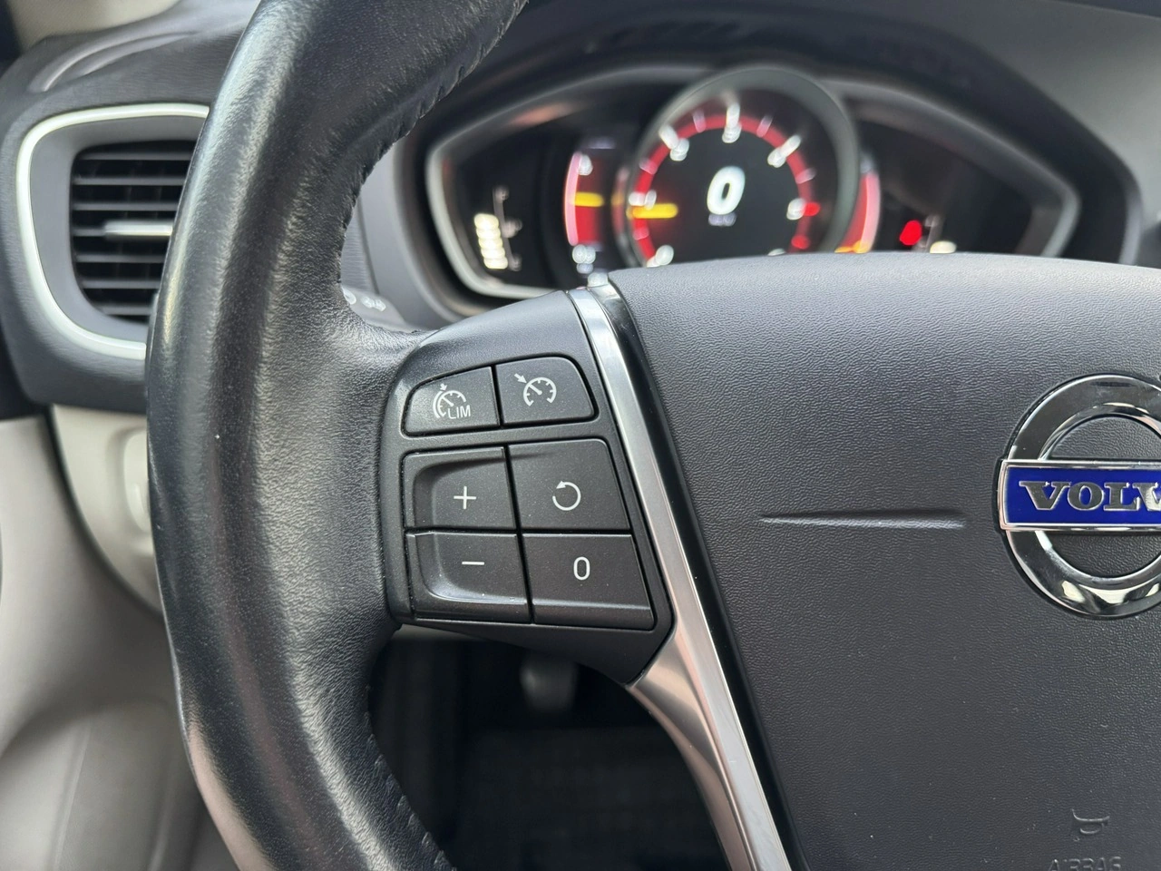 Volvo V40 Cross Country - Zdjęcie 21