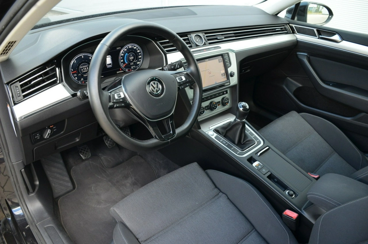 Volkswagen Passat - Zdjęcie 23