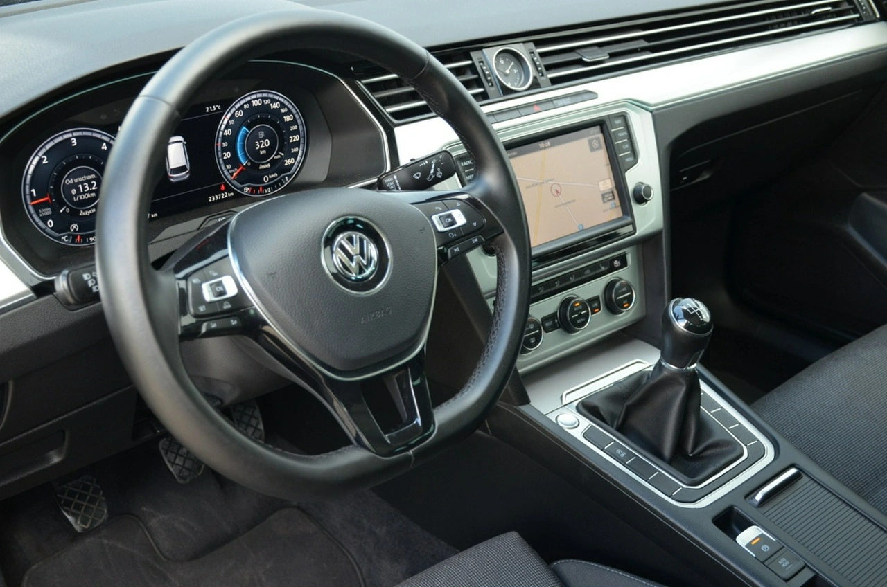 Volkswagen Passat - Zdjęcie 24