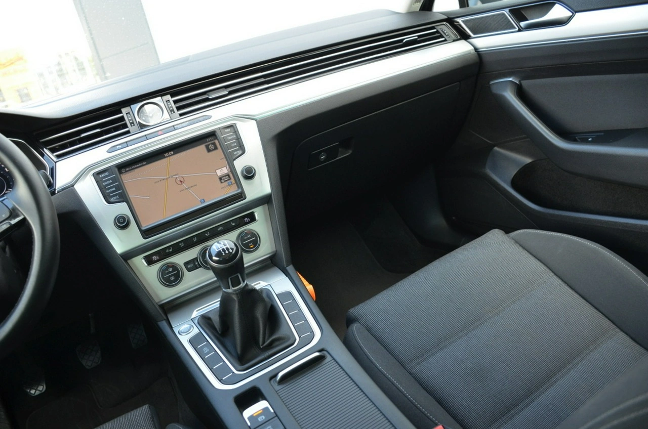 Volkswagen Passat - Zdjęcie 30