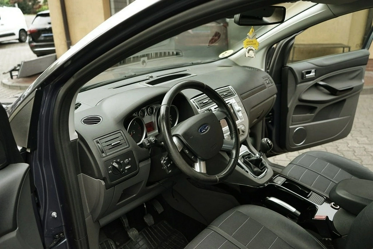 Ford Kuga - Zdjęcie 16
