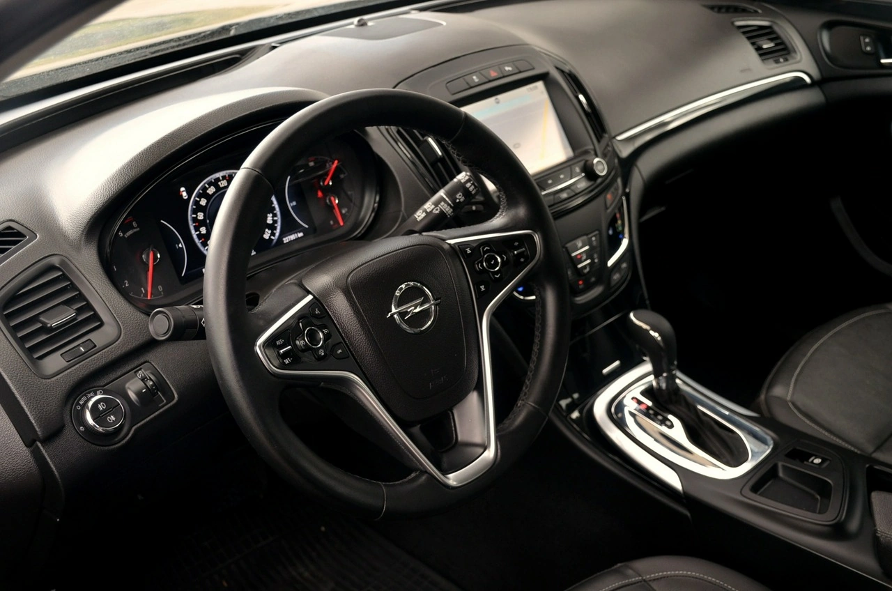 Opel Insignia Sports Tourer - Zdjęcie 11