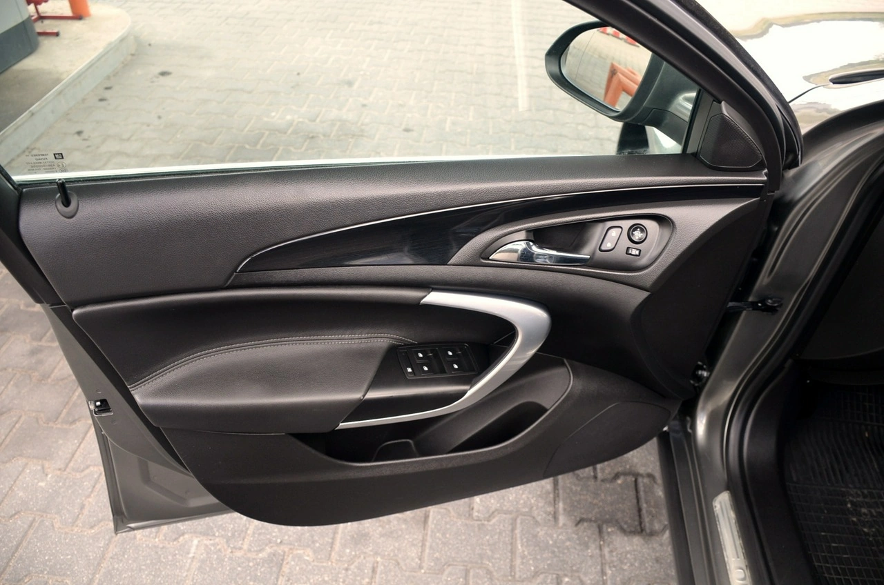 Opel Insignia Sports Tourer - Zdjęcie 12