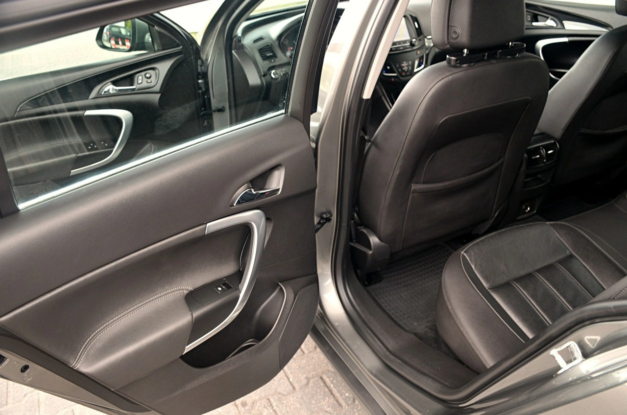 Opel Insignia Sports Tourer - Zdjęcie 14