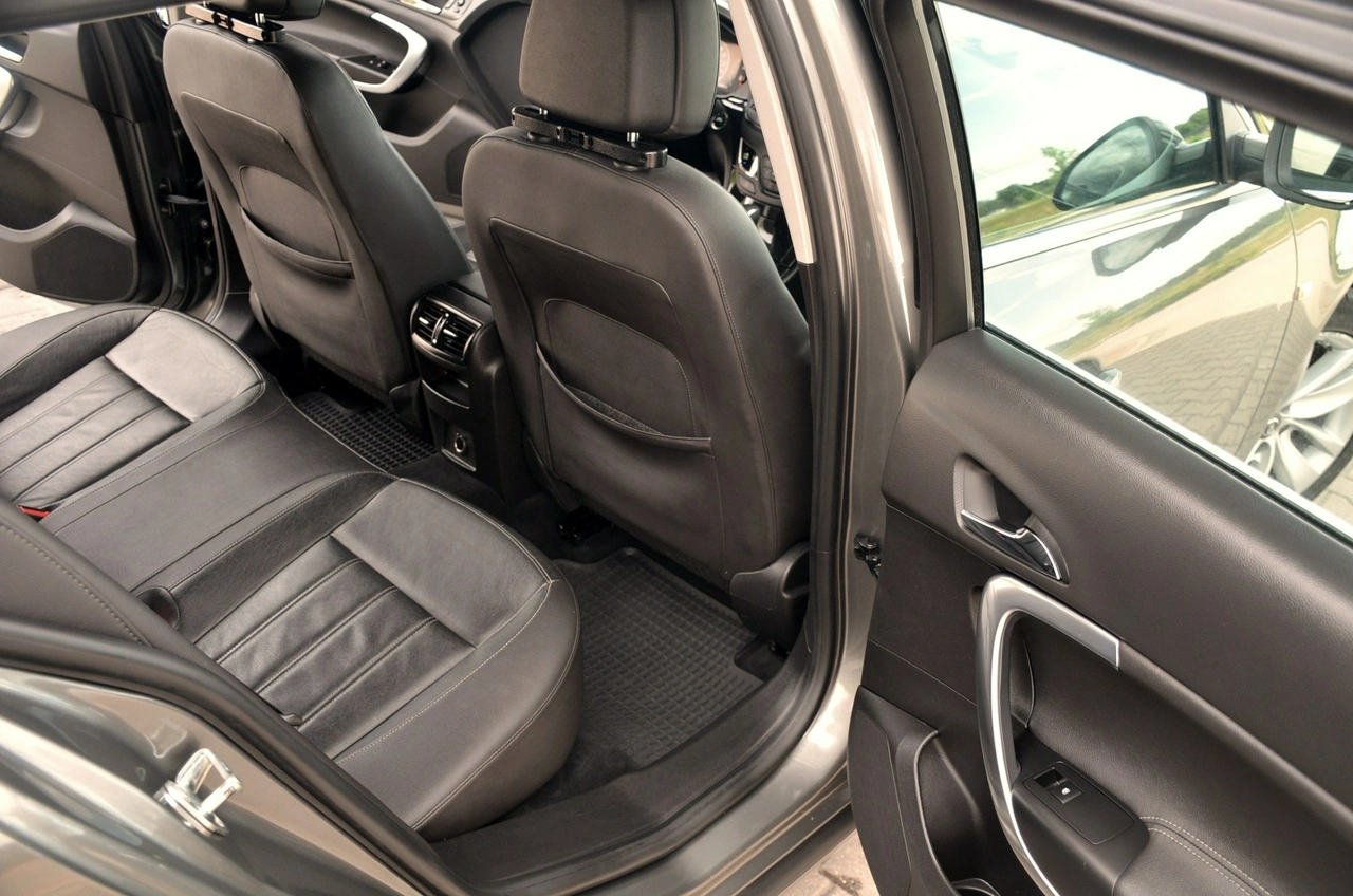 Opel Insignia Sports Tourer - Zdjęcie 15