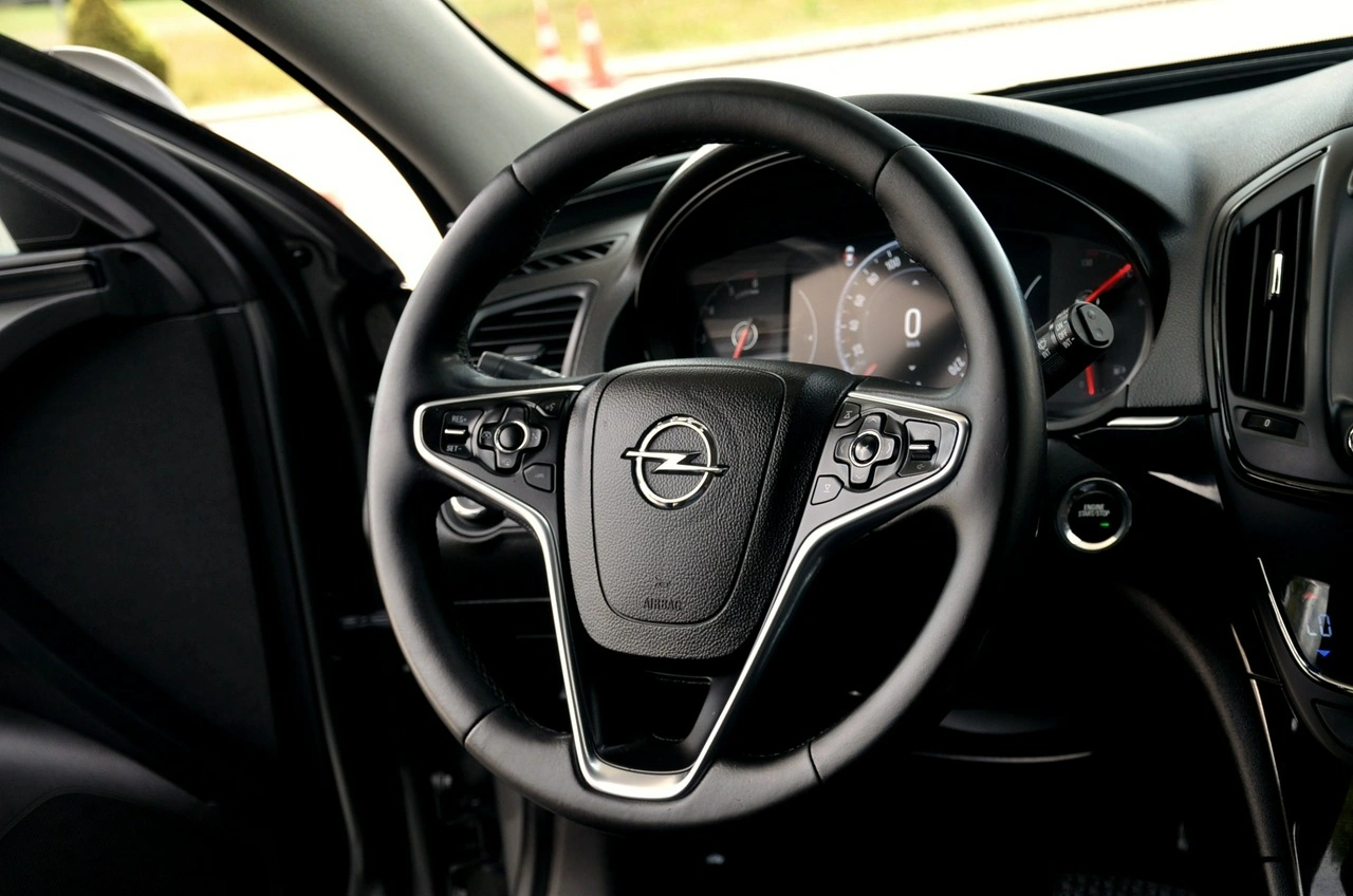 Opel Insignia Sports Tourer - Zdjęcie 18