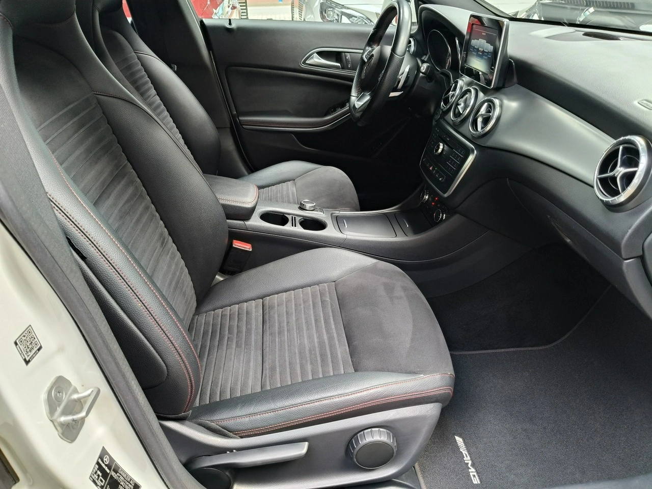 Mercedes CLA 180 - Zdjęcie 13