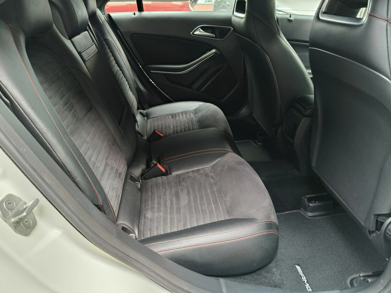 Mercedes CLA 180 - Zdjęcie 14