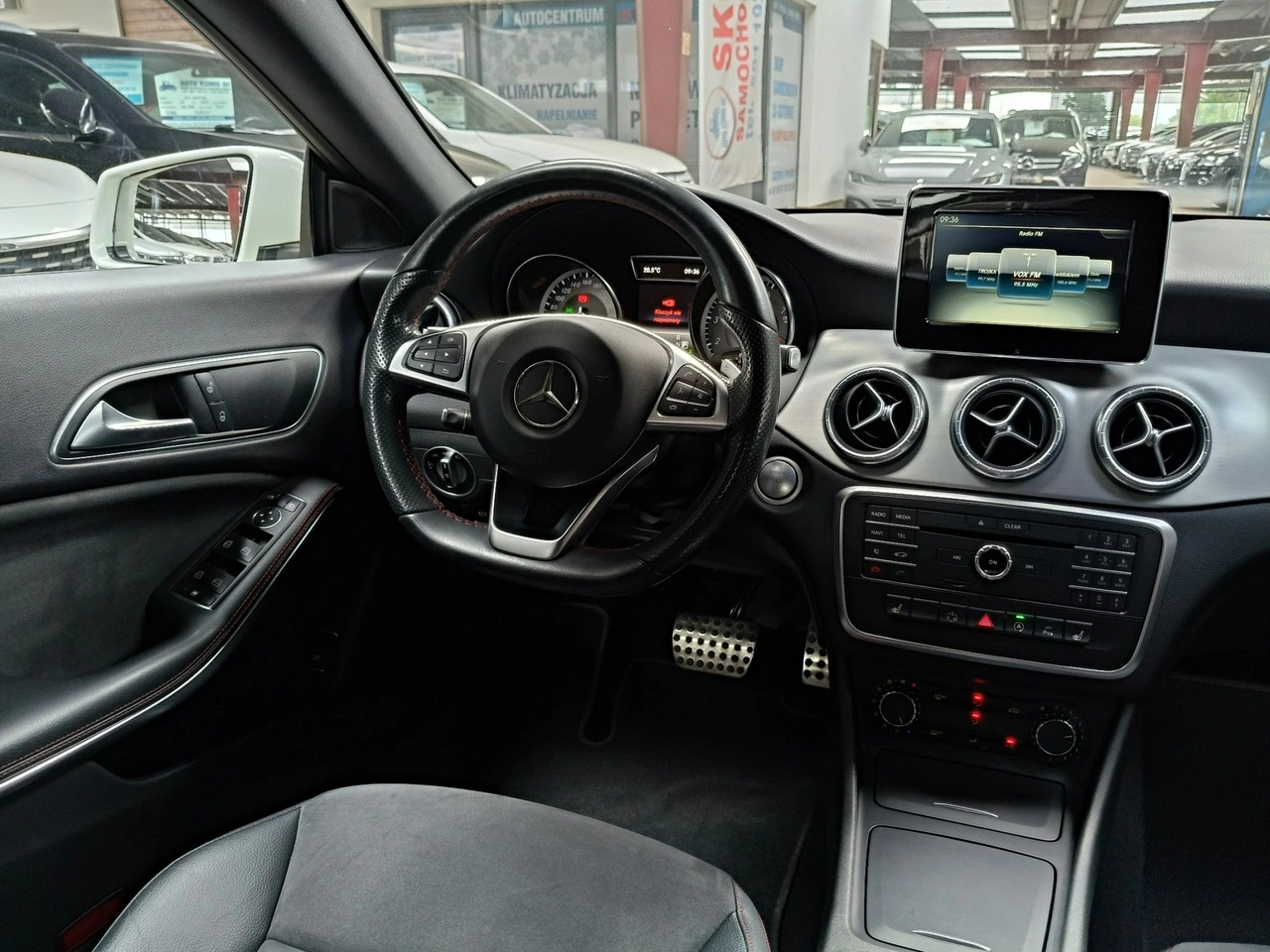 Mercedes CLA 180 - Zdjęcie 15
