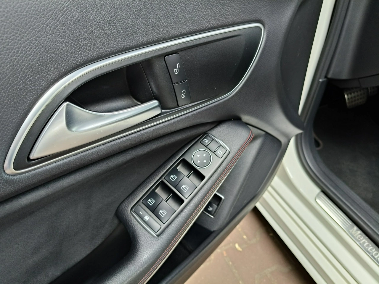 Mercedes CLA 180 - Zdjęcie 16