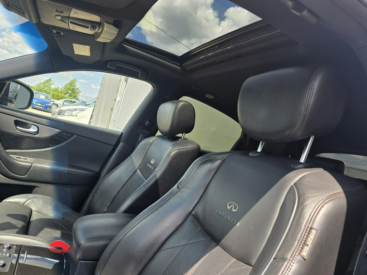 Infiniti QX70 - Zdjęcie 11