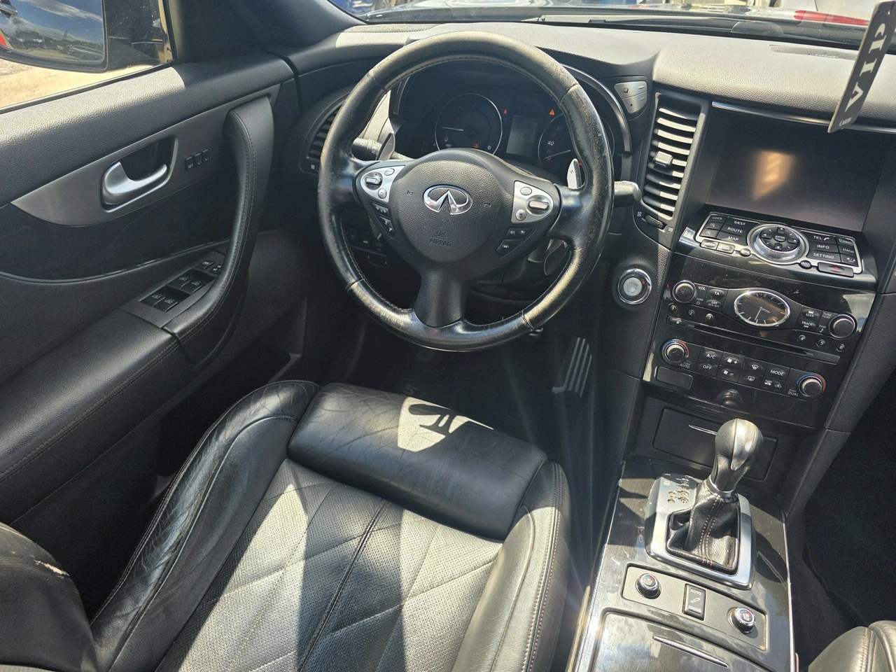 Infiniti QX70 - Zdjęcie 15