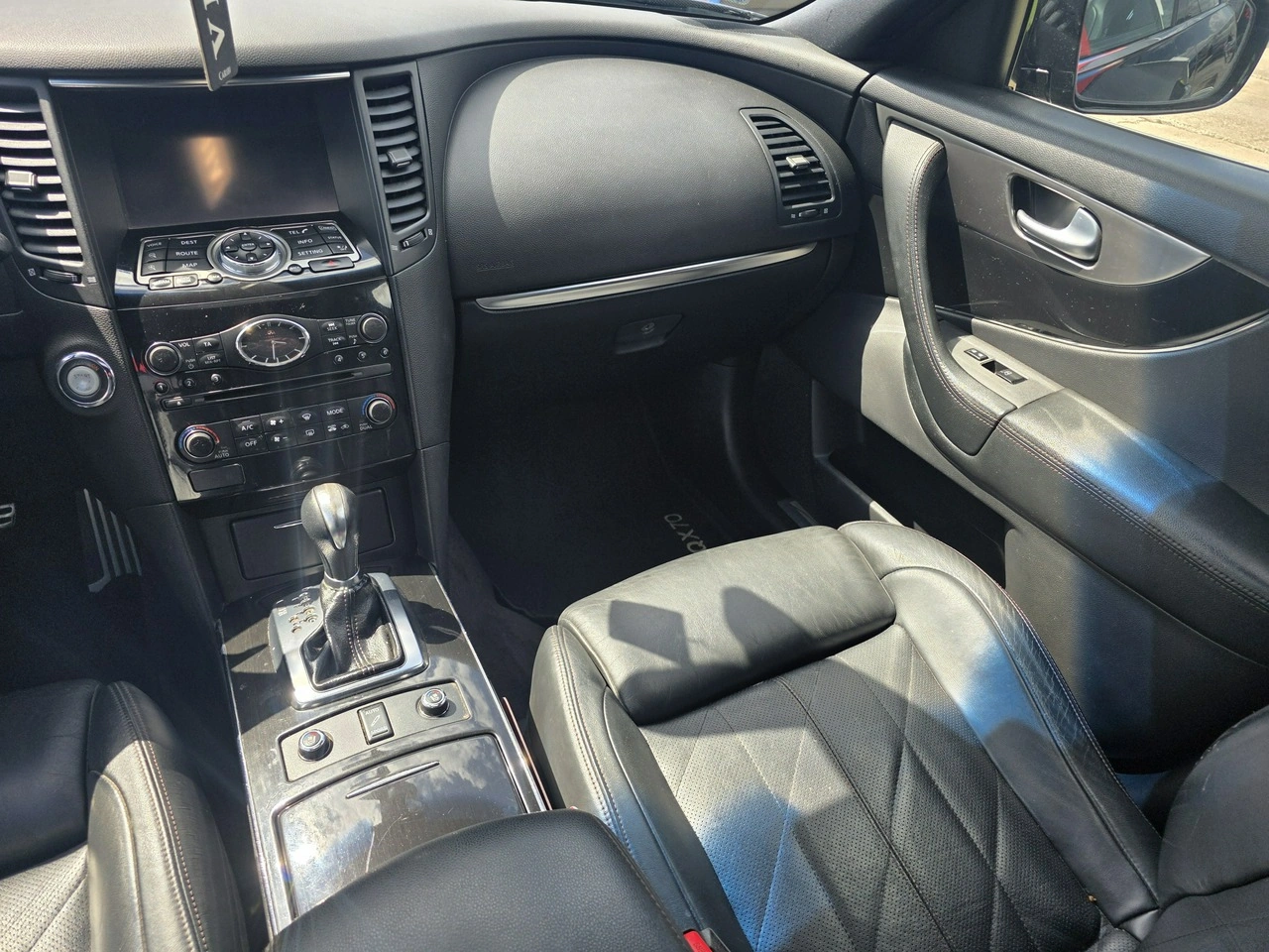 Infiniti QX70 - Zdjęcie 16