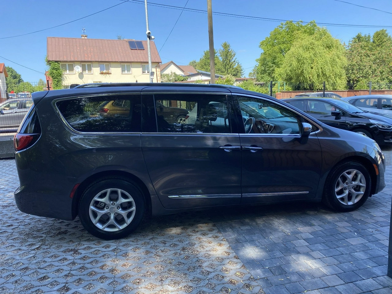 Chrysler Pacifica - Zdjęcie 2