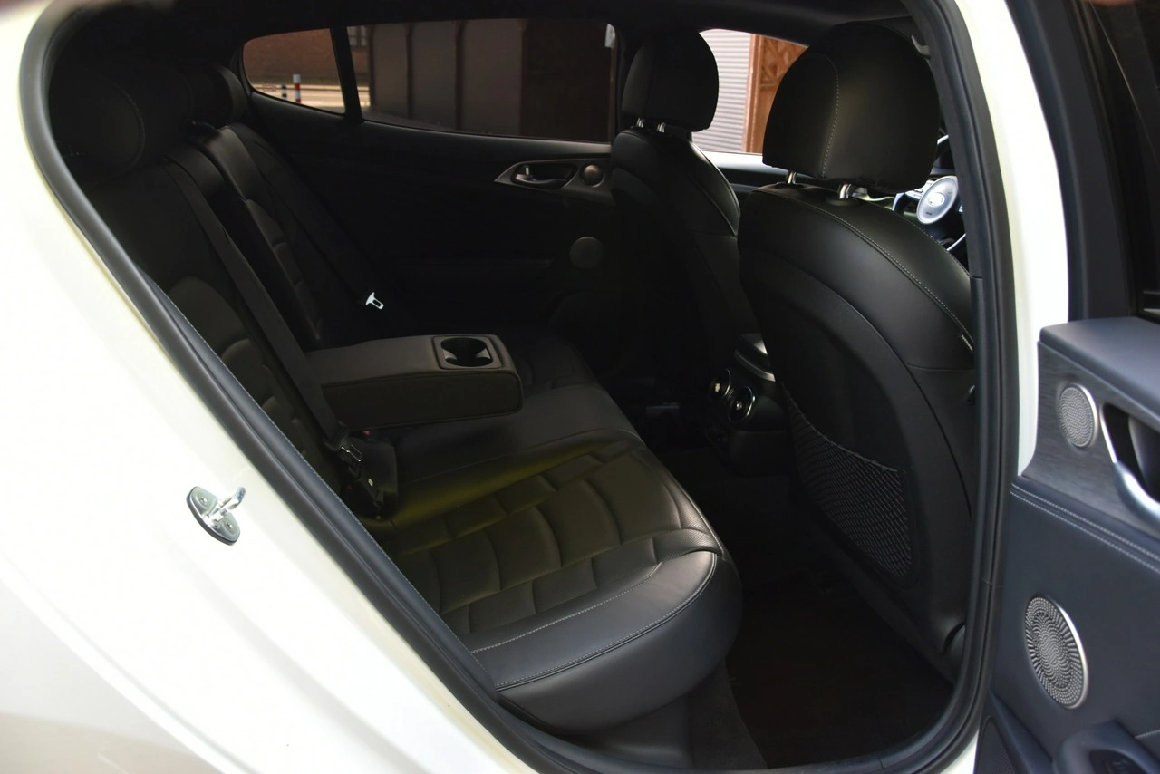 Kia Stinger - Zdjęcie 13