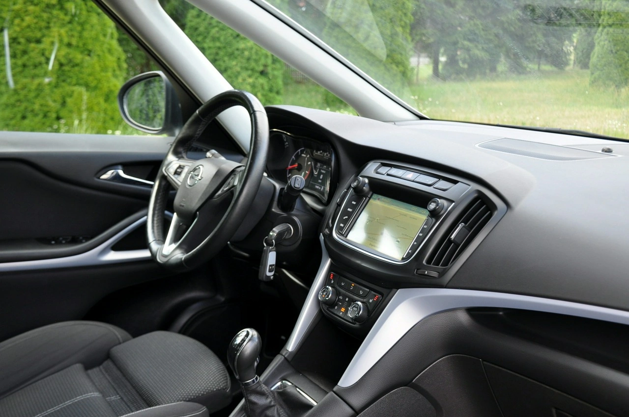 Opel Zafira - Zdjęcie 17