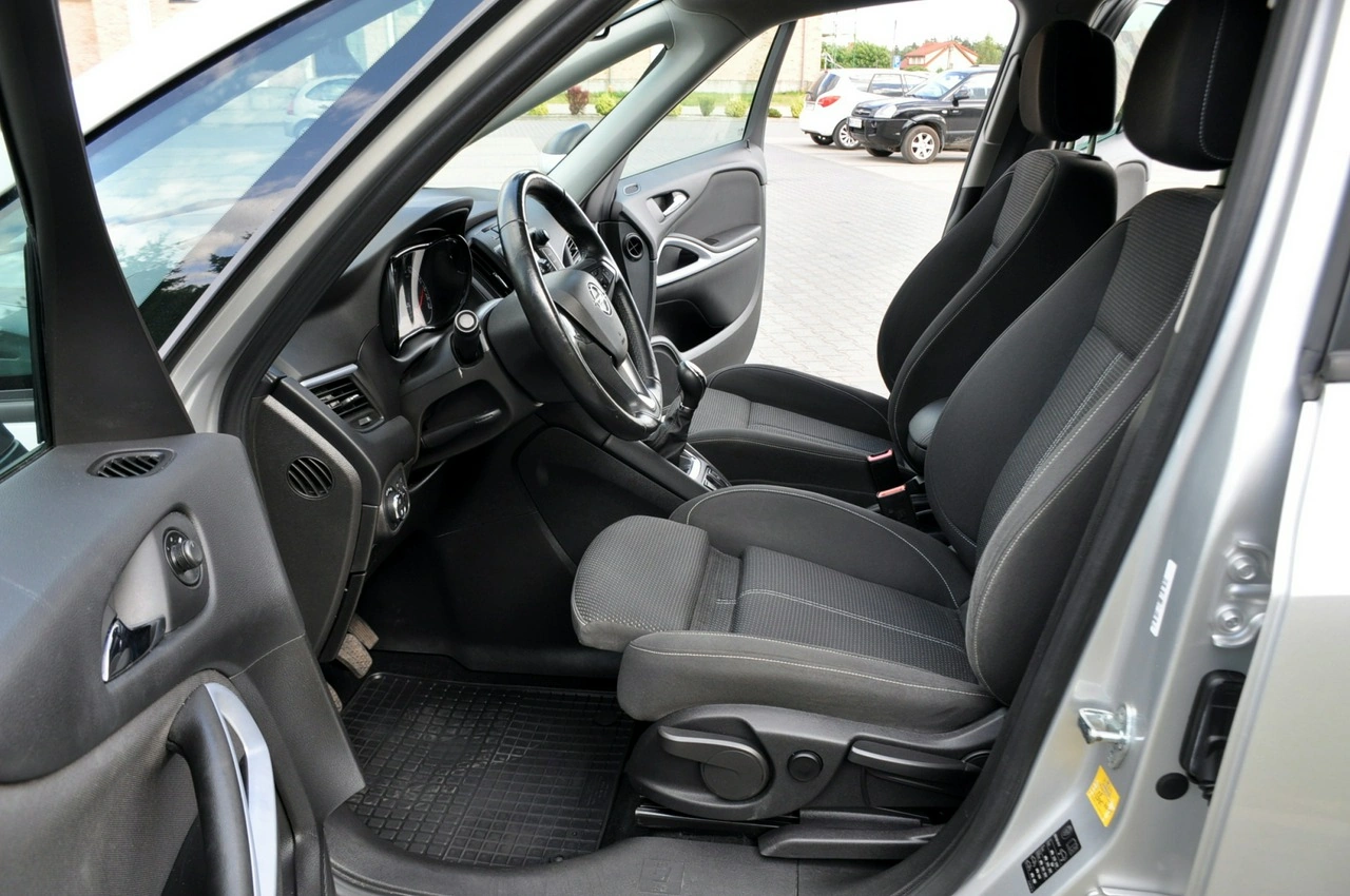Opel Zafira - Zdjęcie 21