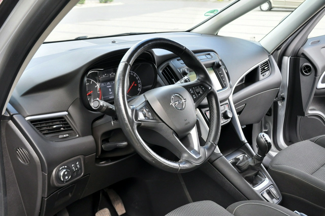 Opel Zafira - Zdjęcie 22