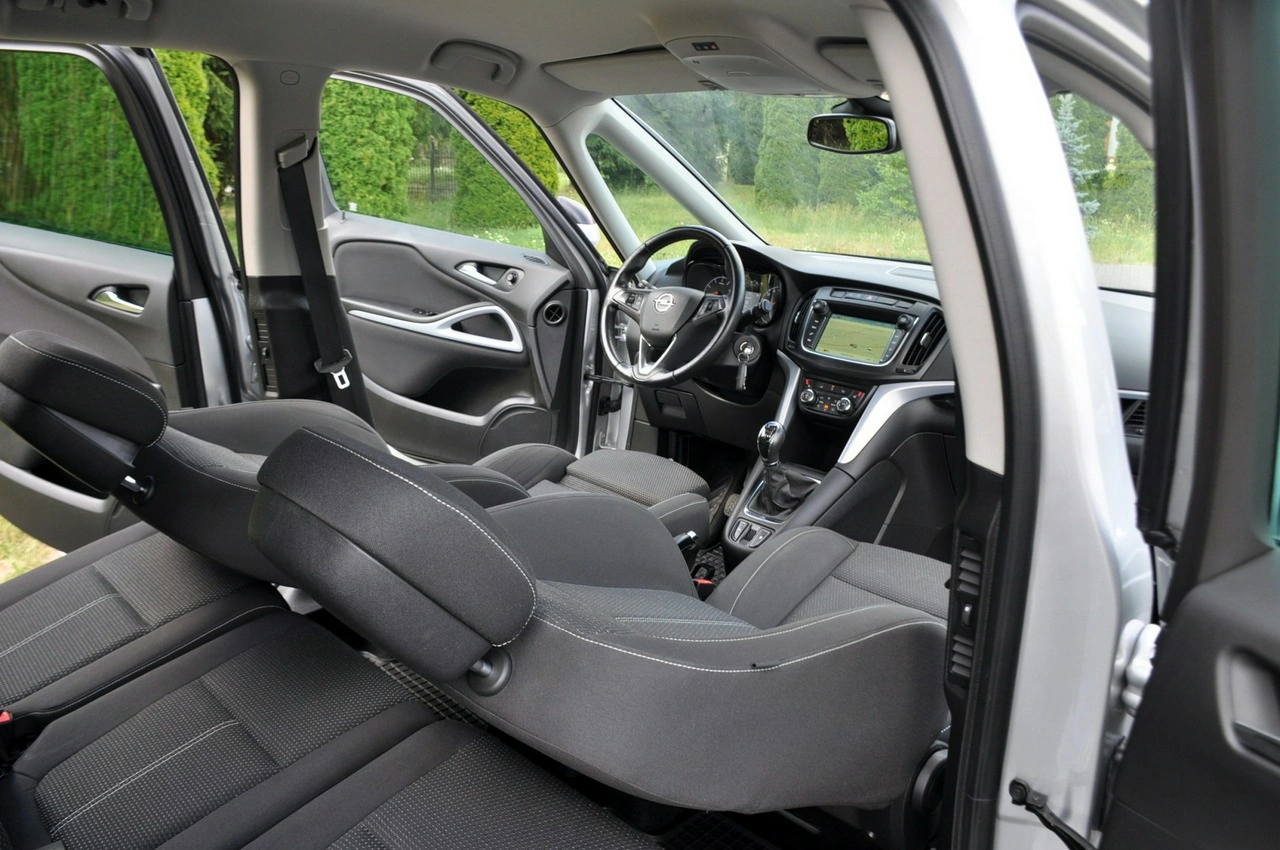 Opel Zafira - Zdjęcie 23